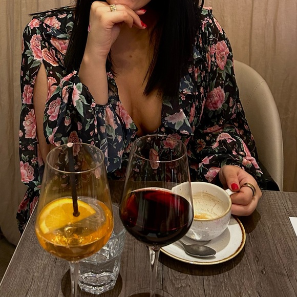 AMUR gorgeous pleated floral romper with cutout detail - Picture 3 of 6